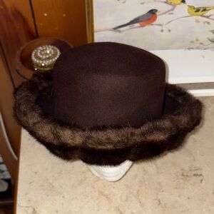 Elegant Vintage Brown FoxFur-Trimmed Hat